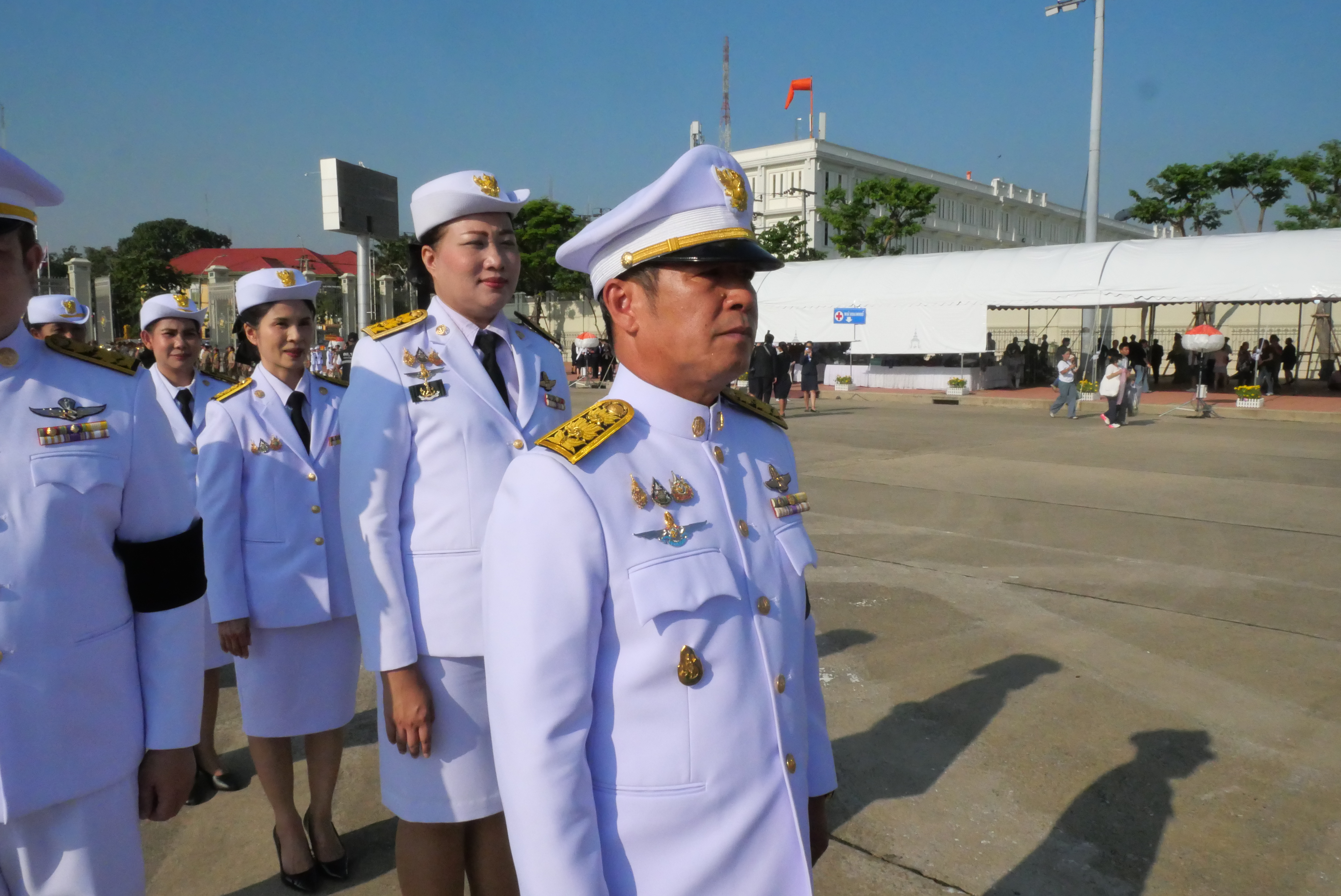 title - ส.ป.ก. วางพวงมาลาน้อมรำลึกในพระมหากรุณาธิคุณ 
